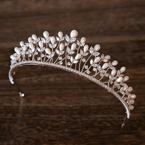 Tiara Accessories, Headpiece Wedding Hair, Jewelry Bride, Headband Crown, Tiara Headband, Wedding Hair Head Piece, Pearl Tiara, Beautiful Tiaras, Bride Headpiece