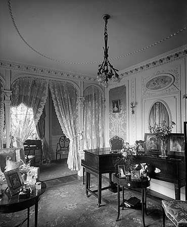 The boudoir at Moray Lodge Edwardian Architecture, Vanderbilt Mansions, Victorian Interiors, Morning Room, Edwardian House, Edwardian Era, Modern Bedroom, Old Houses, Renting A House