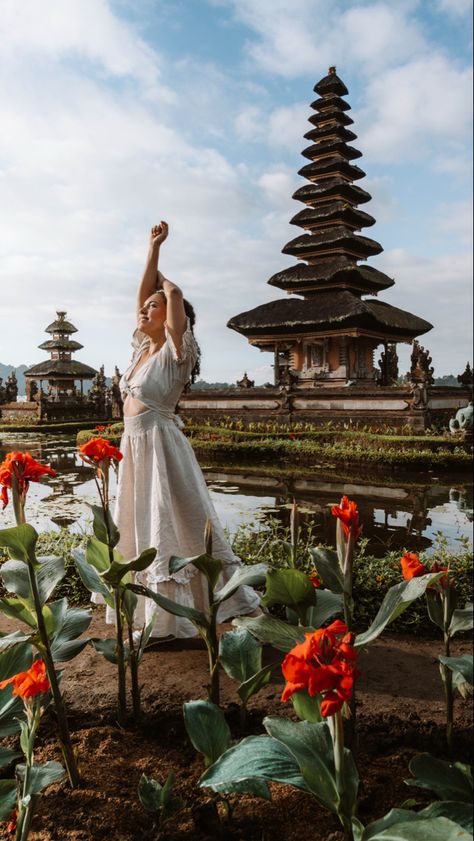 A young woman standing next to Pura Ulun Danu Beratan, a temple on a lake in Bali, Indonesia at sunrise Munduk Bali, North Bali, Bali Travel Photography, Hotels In Bali, Visit Bali, Thailand Pictures, Bali Waterfalls, Nature Resort, Temple Bali