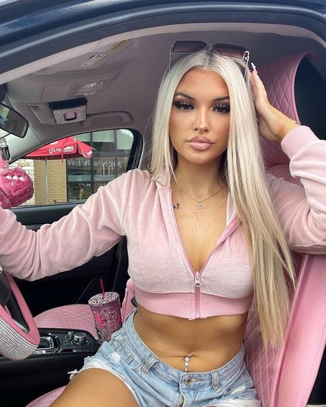 jadeamberrrr on instagram Blonde Baddie, Glittery Outfits, British Aesthetic, Blonde With Pink, 2000 Fashion, Pink Glam, Instagram B, Baddie Hairstyles, Blonde Girl