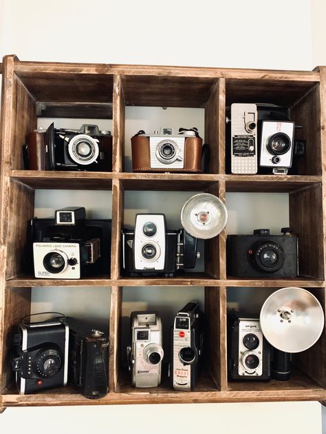 Camera Wall, Camera Display Ideas, Camera Collection, Vintage Camera Display, Old Camera Display, Display Camera Collection, Old Camera Decor, Vintage Camera Decor Collection Displays, Antique Camera Decor