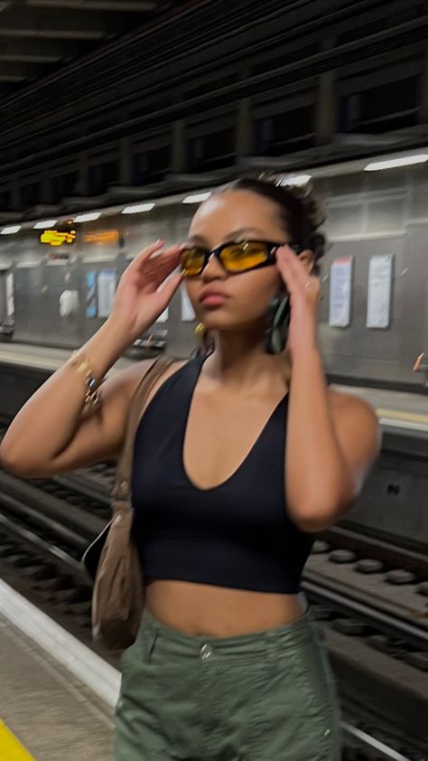 Train Pictures Instagram Aesthetic, Train Station Photoshoot Aesthetic, Subway Poses Aesthetic, Train Ig Pics, Train Pics Aesthetic, Subway Pictures Aesthetic, Train Picture Ideas, Train Poses Instagram, Nyc Train Photoshoot