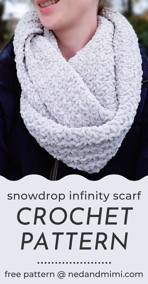 This snuggly crochet infinity scarf will keep all the chills out! With a simple stitch pattern and cozy chenille or velvet yarn, this free crochet pattern is a quick make and perfect for beginners. Scarf Pattern Design, Crochet Infinity Scarf Free Pattern, Bulky Yarn Patterns, Free Crochet Scarf, Bulky Yarn Crochet, Chunky Crochet Scarf, Crochet Infinity Scarf Pattern, Crochet Scarf Pattern, Infinity Scarf Pattern