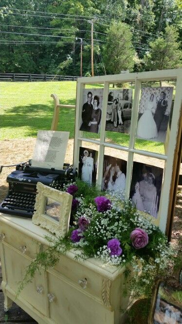 Diy Antique Wedding Decor, Memory Wall For Wedding, Wedding Windows Ideas, Family Reunion Photo Display Ideas, Antique Window Wedding Decor, Vintage Window Wedding Decor, Window Frame Wedding Decor, Window Pane Wedding Decor, Old Window Wedding Decor