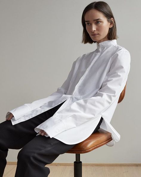 WEBSTA @toteme Palencia shirt. Available at toteme-studio.com Minimalist Shirts, Classic Wardrobe Staples, Boyfriend Shirt, Poplin Shirt, Petite Fashion, White Shirts, Online Shopping Stores, Oversized Shirt, Edgy Fashion