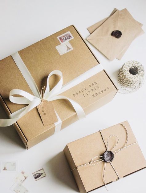 Boyfriend Cute Gifts, Kraft Box Packaging, Soya Mumu, Gift Wrapping Inspiration, Packaging Ideas Business, Small Business Packaging Ideas, Gifts Wrapping Diy, Handmade Packaging, Gift Box Design