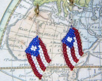 Puerto Rico Perler Beads, Pony Beads Crafts, Beaded Earrings Ideas, Pr Flag, Flag Beads, Flag Earrings, Beads Tutorials, Magnet Ideas, Puerto Rico Art