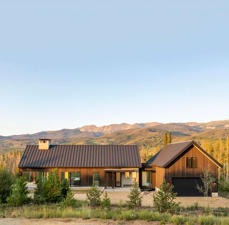 KG_Munn_RanchCreek_20_ed Colorado Mountain Homes, Modern Barn House, Modern Ranch, Modern Farmhouse Exterior, Shed Homes, Barn Style House, Modern Barn, Farmhouse Exterior, Barn Style