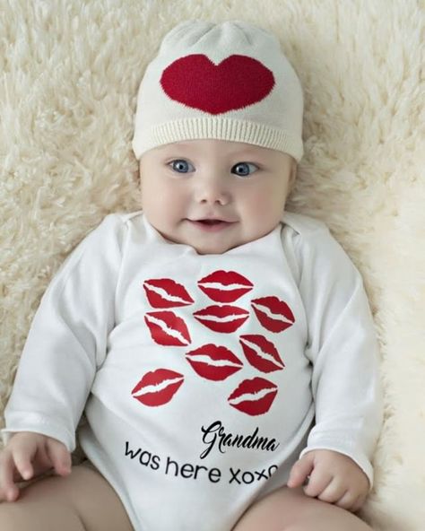 #lovely_and_cute_kids #maternidade #babyshowers #cutekidzz #beşik #cutebabies #littlebaby #baby_onlyxx #kids_of_our_world #babyshowers #babieswithstyle #cutekidzz #fashionminis #littlebaby #cutebabies #cutebabyclothes #twins #babyboss #justbaby #baby #babies Trendy Baby Onesies, Cricut Baby, Diy Bebe, Newborn Boy Clothes, Baby Boy Clothes Newborn, Baby Boy Romper