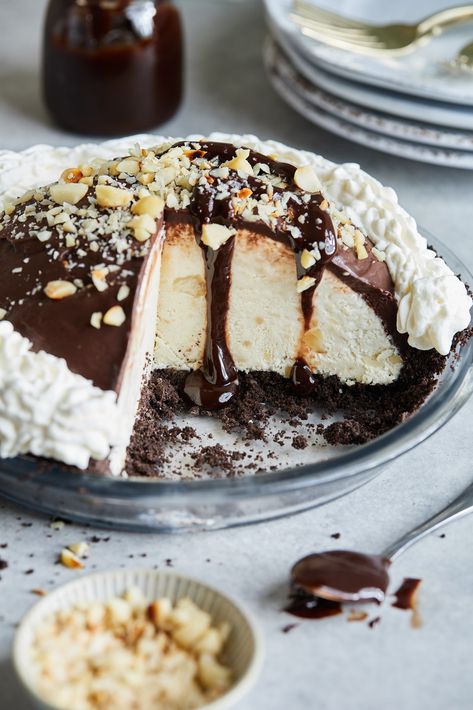 Hula pie (ice-cream pie) | Olive & Mango Hawaii Desserts, Hula Pie, Icebox Desserts, Ice Cream Pie, Hawaiian Recipes, Oreo Cookie Crust, Chocolate Oreo, Chocolate Macadamia, Cream Pie Recipes