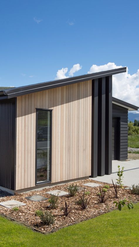 Monopitch roof ideas Alpine Home Exterior, Skillion Roof Sheds Australia, Nz House And Garden, Monopitch Roof Houses Modern, Modern House Cladding, Skillion Roof Shed, Monopitch Roof Houses, House Cladding Ideas, Skillion Roof Facade