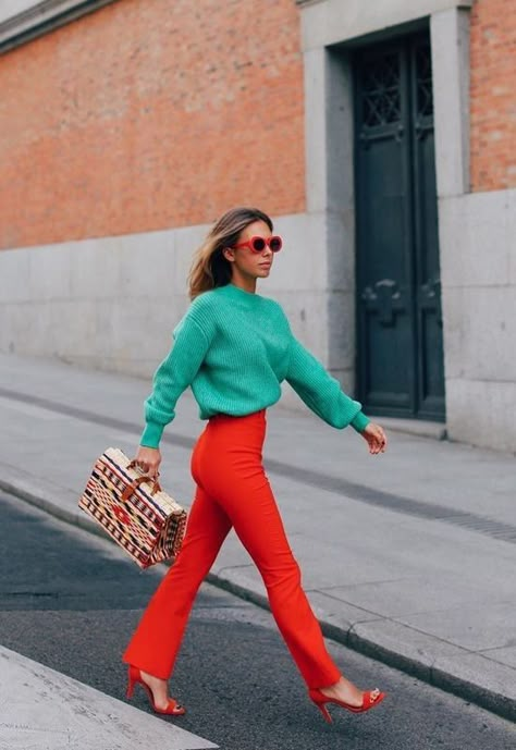 Business Casual Outfits For Women Colorful, Colour Combinations Fashion, Color Combos Outfit, Color Blocking Outfits, Colorful Outfits, Pullover Outfit, Colour Blocking, Bright Spring, Red Pants