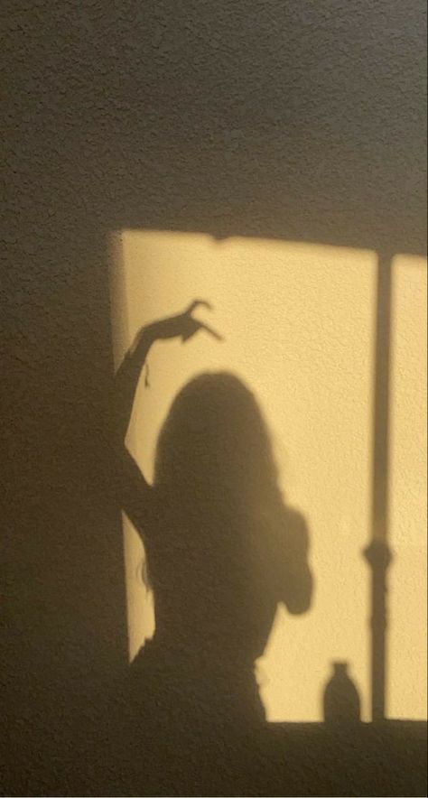 Finish The Heart, Shadow Pics, Shadow Aesthetic, Shadow Photos, Shadow Pictures, Profile Pic, Selfie Poses, Golden Hour, Photography Poses