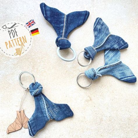 Learn to sew a whale keychain with this easy sewing pattern tutorial. Upcycle denim scraps with 5 fun #Sew_Ins #Whale_Sewing_Pattern #Denim_Whale #Artisanats_Denim Whale Sewing Pattern, Denim Whale, Denim Keychain, Artisanats Denim, Maker Ideas, Denim Scraps, Denim Bag Patterns, Keychain Pattern, Sewing Easy Diy