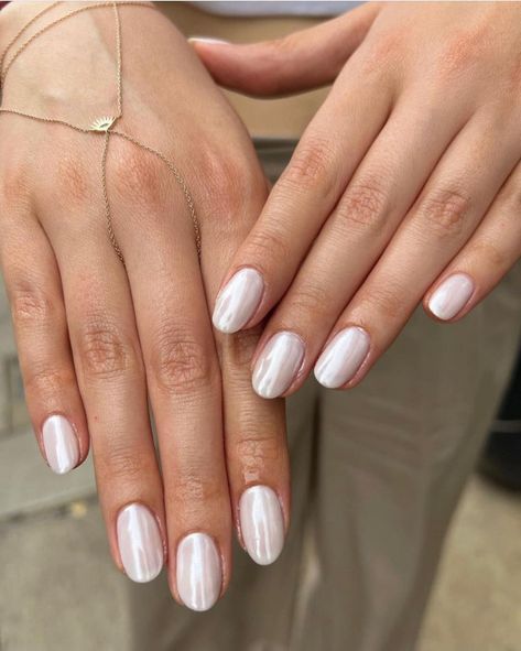 Short Nails Glazed Donut, Glazed Nails White, Pearl White Gel Nails, White Donut Glaze Nails, Pearl Colour Nails, Pearl Coloured Nails, Chrome Pearl White Nails, Gel Nails Glazed Donut, Nails Summer 2022