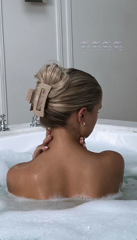 Feminine Wash Aesthetic, Healthy Hair Blonde Aesthetic, Monday Haircare Aesthetic, Bubble Bath Aesthetic, Long Healthy Hair Aesthetic Blonde, Slincare Girl Aesthetic, Bath Aesthetic, Instagram Snap, Highlights Brown Hair