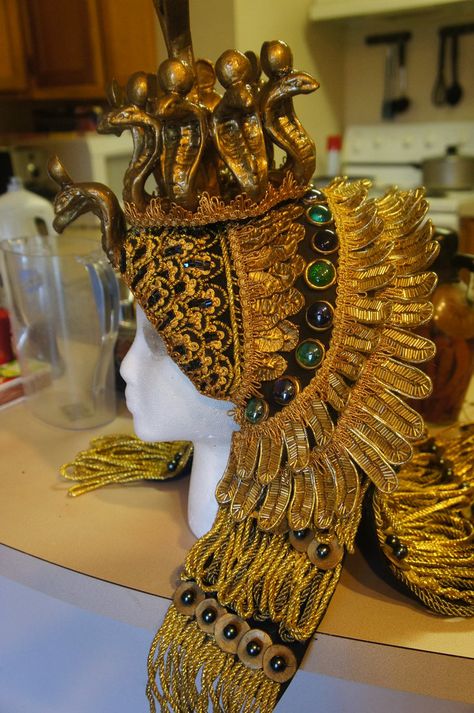 Elizabeth Taylor Cleopatra costume by maruchy85 Cleopatra Headdress, Cleopatra Quotes, Elizabeth Taylor Cleopatra, Egyptian Fashion, Egyptian Inspired, Quotes Wisdom, Egyptian Jewelry, Egyptian Goddess, Costume Makeup