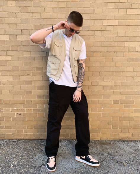 Styling Vest Men, Outfit Vest Pria, Fisherman Vest Outfit Men, Cargo Vest Outfit Men, Utility Vest Outfit Streetwear, Utility Vest Outfit Men, Vest Outfits Men Streetwear, Utility Vest Outfit, Utility Jacket Outfit