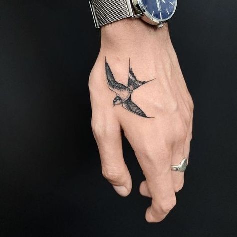 Explore 2024's Top Bird Tattoo Styles for Men: Discover Symbolism & Artistry Swallow Hand Tattoo, Bird Hand Tattoo, Natur Tattoo Arm, Swallow Bird Tattoos, Herren Hand Tattoos, Wing Tattoo Men, Bird Tattoo Men, Tatuagem Masculina Pequena, Vogel Tattoo