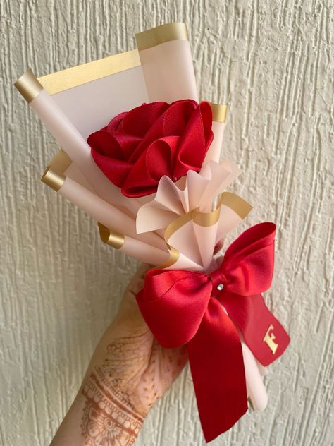 Single Rose Flower Bouquet, Single Eternal Rose Bouquet, 5 Flower Bouquet, Single Eternal Rose, Ribbon Rose Bouquet Ideas, Flower Gift Ideas Bouquets, Ribbon Bouquet Ideas, Ribbon Roses Bouquet, Rose With Ribbon