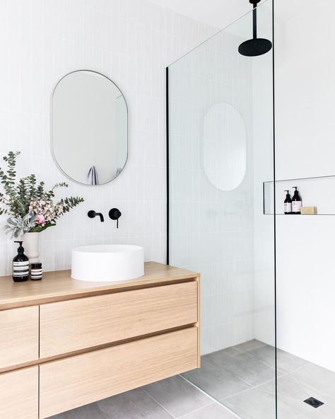 TARA WOKULSKI - Interior Design | Style & Curation Studio | This bathroom sure has done the rounds, between shares, DM’s asking for product details and client consultation appearances. This timeless… | Instagram Light And Bright Bathroom, Drømme Bad, Bright Bathroom, Beaumont Tiles, Bad Inspiration, Bathroom Inspo, Bathroom Renos, Laundry In Bathroom, White Tiles