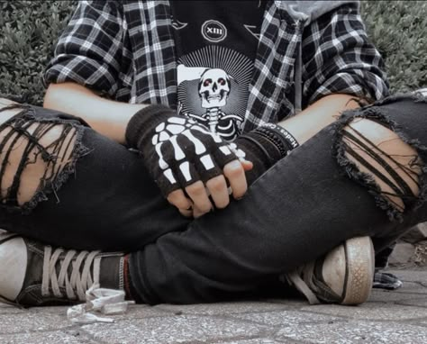 Emo Aesthetic Outfit Male, Male Goth Outfits Aesthetic, Black Eboy Aesthetic, Creepy Guy Aesthetic, Emo Aesthetic Male, Emo Usernames Ideas Tiktok, Goth Grunge Outfits Men, Werewolf Aesthetic Outfit Male, Jacksepticeye Cloak