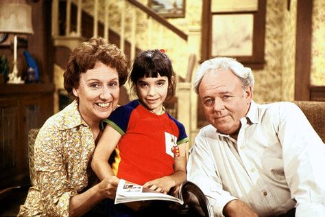 Edith Bunker, Jean Stapleton, 70s Sitcoms, Archie Bunker, 70s Tv Shows, Family Tv, All In The Family, Old Tv Shows, Comedy Series