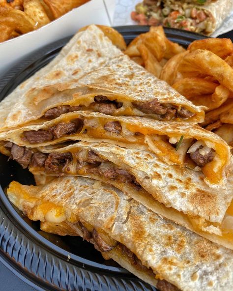 Chicken Recipes For Beginners, Steak Quesadilla, Food Babe, Food Therapy, Yummy Comfort Food, Quesadillas, Recipes For Beginners, Easy Chicken Recipes, Food Obsession