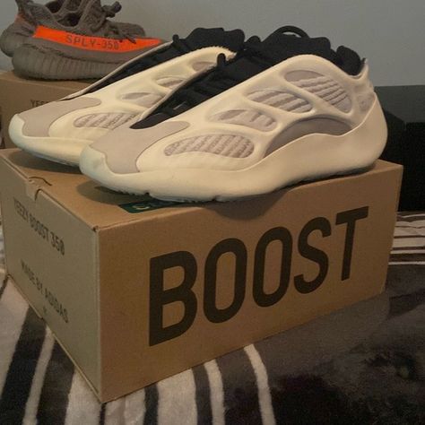 Yeezy 700 azeal Yeezy White, Sply 350, Custom Sneakers Diy, Shoes Yeezy, 350 Boost, Mens Yeezy, Yeezy 700, Yeezy Shoes, Custom Sneakers