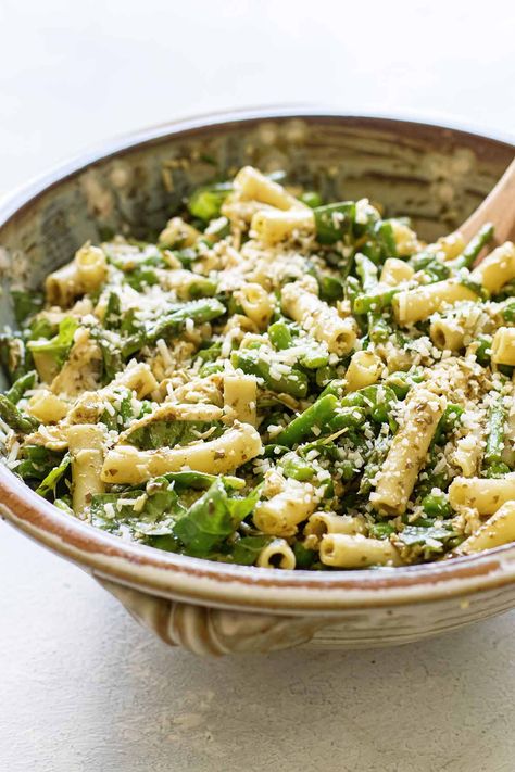 Pesto Pasta Salad with asparagus, peas, spinach and chicken is great as a side dish or as a light main dish. Vegetarian Pasta Salad, Summer Pasta Salad Recipes, Pesto Pasta Salad, Asparagus Pasta, Asparagus Salad, Pesto Chicken Pasta, Chicken Pasta Salad, Easy Pasta Salad, Summer Pasta Salad