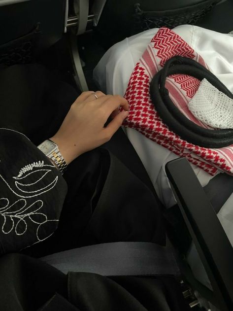 Arab Love, Arab Men Fashion, Classy Couple, Luxurious Life, Arabian Beauty, Cute Tumblr Pictures, Cute Muslim Couples, Love Quotes Wallpaper, Muslimah Aesthetic