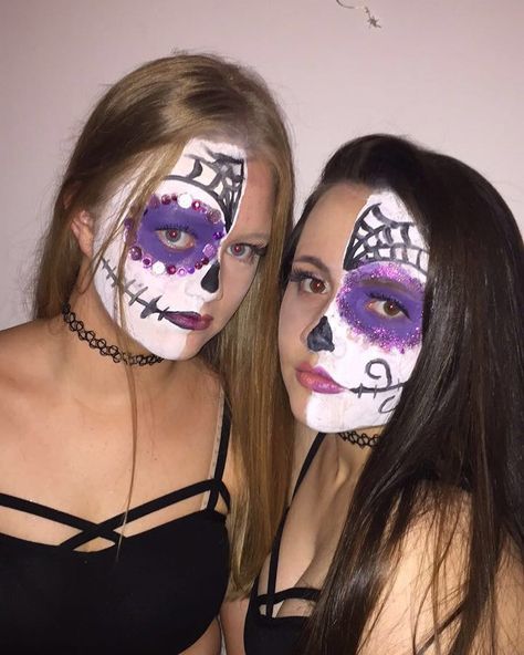 Halloween Makeup For Kids, Halloweenský Makeup, White Face Paint, Twin Day, Sugar Skull Halloween, Best Friend Day, Matching Halloween, Halloween Day, Skull Halloween