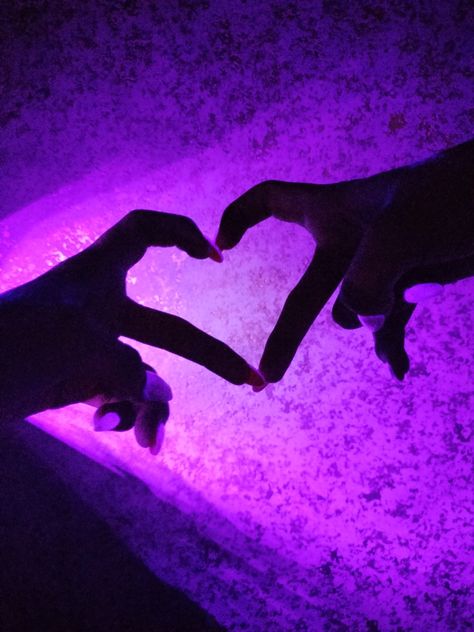 Heart from the hand, #bff #bestie #heart #hand #hands #tapeta #Wallpaper #photo #purple Black And Purple Matching Pfp, Purple Relationship Aesthetic, Purple Heart Aesthetic, Purple Grunge Aesthetic, Purple + Core + Aesthetic, Purple Aesthetic Quotes, Cute Purple Aesthetic, Purple Neon Aesthetic, Layla Aesthetic