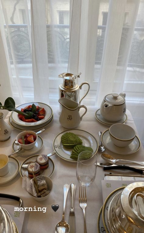 Expensive Hotel Aesthetic, Breakfast Hotel Aesthetic, Luxury Breakfast Aesthetic, Luxury Hotel Breakfast, Luxury Breakfast In Bed, Hotel Breakfast Aesthetic, Expensive Breakfast, Night Journaling, Aesthetic Expensive