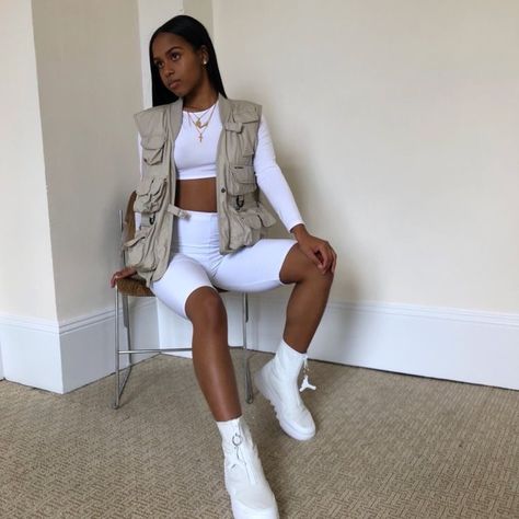 Utility Vest Outfits For Women Streetwear, Vest Outfit Streetwear, Utility Vest Outfit Streetwear, Utility Vest Outfits For Women, Outfits For Women Streetwear, Utility Vest Outfit, Vest Outfits For Women, Vest Outfit, Outfit Streetwear