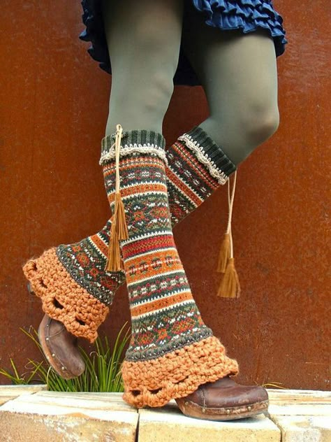 Flared Leg Warmers, Hantverk Diy, Crochet Leg Warmers, Upcycled Sweater, Confection Au Crochet, Mode Crochet, Leg Warmer, Upcycle Sweater, Knitted Socks