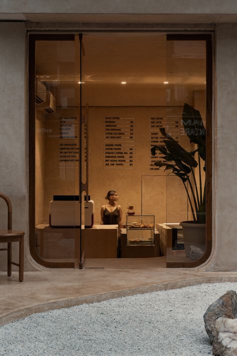 kaviar:collaborative: With Affogato, we explore the idea of a gelato and coffee shop disguised as a subterranean art gallery. A minimal monochromatic volume with textures and soft curves inspired by the swirls of gelato sets the tone of the space. #architecture #house #fashion #decor #diy #homedecor #amazingarchitecture #interiordesign #contemporaryhome #modern #residence #designer Coffee Shop Concept, Minimal Monochrome, Gelato Shop, Front Courtyard, Cafe Shop Design, Coffee Shops Interior, Coffee Shop Design, Cafe Interior Design, Retail Interior