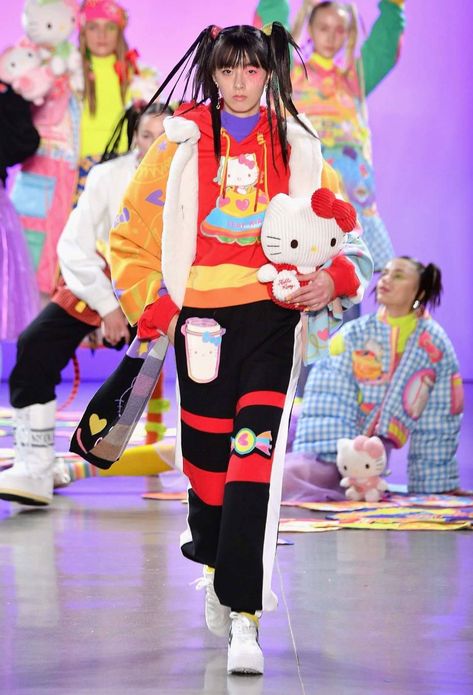 Signets / Twitter Leaf Xia, Kidcore Fashion, Noel Fielding, 일본 패션, 2019 Runway, Tokyo Street Fashion, Tokyo Fashion, Japanese Street Fashion, J Fashion