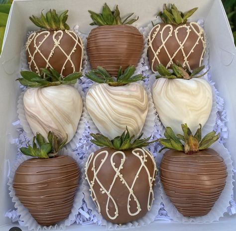 Brown And White Chocolate Covered Strawberries, Boho Chocolate Covered Strawberries, Brown Chocolate Covered Strawberries, Mother’s Day Strawberries, Marble Strawberries, Anniversary Strawberries, Dozen Strawberries, Easter Strawberry, Strawberries Ideas