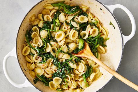 Cheap and Easy Dinner Ideas Wilted Spinach, One Pot Pasta Recipes, Pot Dinners, One Pot Dinners, Nyt Cooking, One Pot Pasta, Pasta Noodles, Easy Lunches, Easy Vegetarian