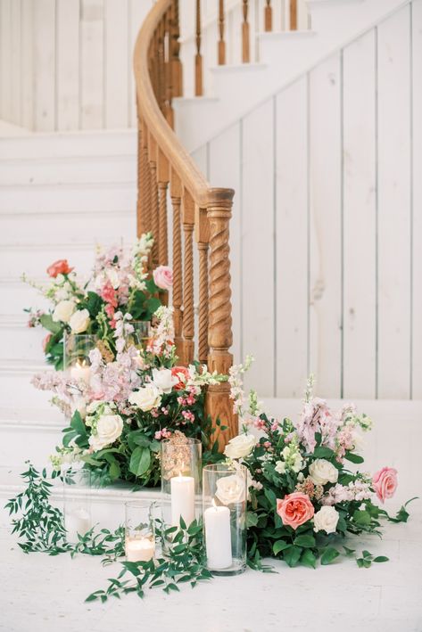 Floral Bannister Wedding, Staircase Floral Arrangement, Wedding Florals Staircase, Stairs Floral Decor Wedding, Stair Flowers Wedding Staircases, Flowers On Stairs Wedding, Staircase Wedding Flowers, Staircase Florals Wedding, Staircase Flowers Wedding