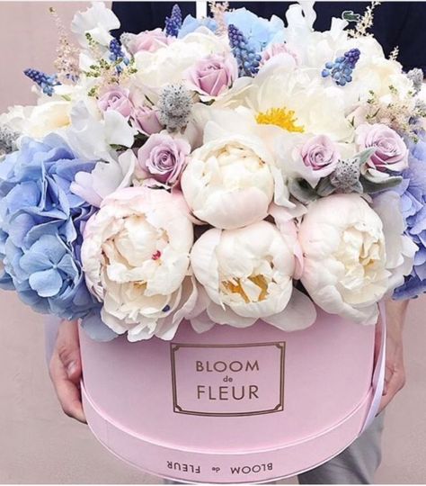 Decoration Plants, Rosen Box, Peonies And Hydrangeas, Spring Decoration, Beautiful Bouquets, Peonies Garden, Trendy Flowers, Flowers Spring, Beautiful Flower Arrangements