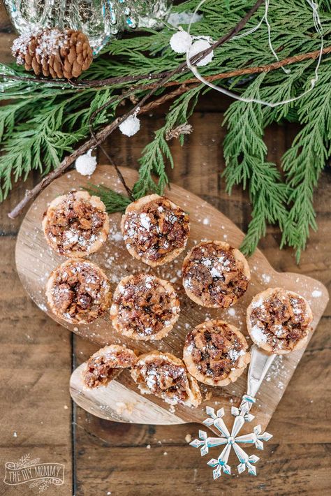 Maple Pecan Tassies Christmas Cookie Mini Tart Recipe Gingerbread Cookie Dough, Cream Cheese Sugar Cookies, Soft Gingerbread Cookies, Christmas Cookies Gift, Delicious Christmas Cookies, Easy Christmas Cookie Recipes, Chocolate Oatmeal Cookies, Festive Cookies, Maple Pecan