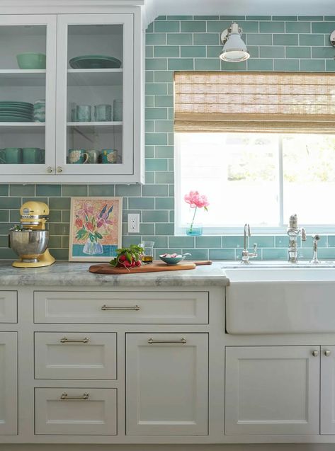 Kitchen Cleaning Checklist, Backsplash With White Cabinets, Trendy Kitchen Backsplash, Brick Backsplash Kitchen, Kitchen Layout Ideas, Brick Backsplash, Kitchen Island With Seating, New Kitchen Cabinets, Backsplash Kitchen