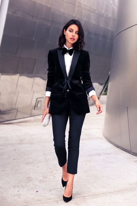 Women's Black Velvet Bow-tie, White Dress Shirt, Black Velvet Blazer, White Embellished Clutch, Black Skinny Pants, and Black Suede Pumps Outfit Blazer, Chique Outfits, Tuxedo Blazer, Eve Outfit, New Years Eve Outfits, Black Suit, Velvet Blazer, Inspired Outfits, Looks Style