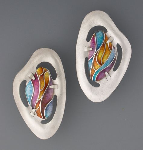 Cynthia Eid New earrings - Cloisonné enamel on fine silver, set in Argentium Sterling Cloissone Enamels, Anodized Aluminum Jewelry, Etched Jewelry, Enameled Jewelry, Cloisonne Enamel Jewelry, Silversmithing Jewelry, Cloisonne Jewelry, Aluminum Jewelry, Jewelry Design Drawing