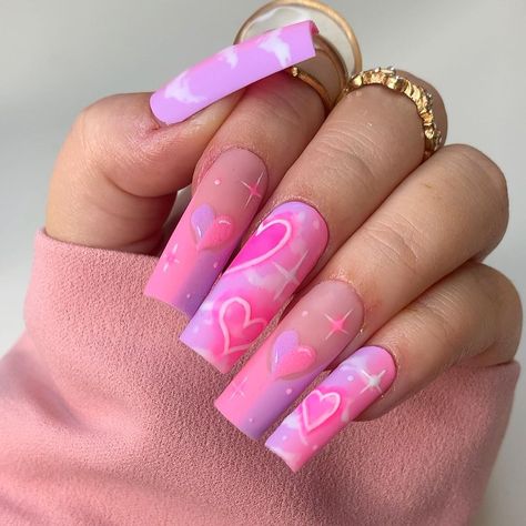 Gold Valentine Nails, St Patricks Day Nail Art, Nail 2022, The Best Nails, Rose Gold Nails Design, March Nails, Valentines Day Nails, Heart Nail Designs, Diva Nails