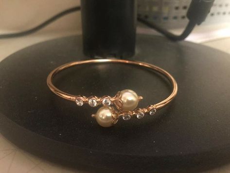 Pearl Kada Designs, Single Bangle Designs Gold, Simple Gold Bangle, Single Bangle, Gold Kada, Solid Gold Bangle, Gold Bracelet Simple, Gold Pearl Jewelry, Antique Gold Jewelry Indian