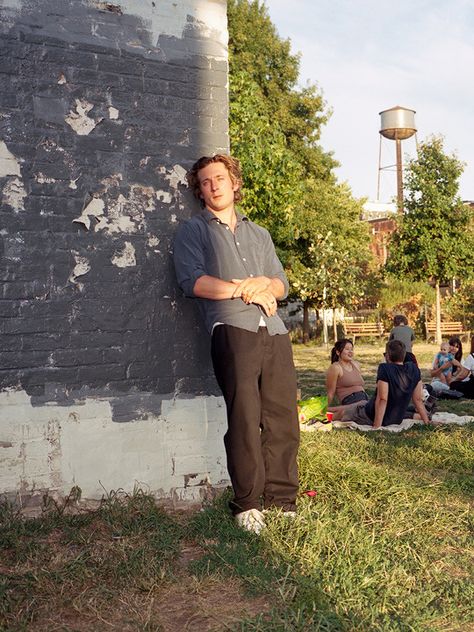 Jeremy Allen White photographed by Ben Sklar for Spectrum (2022) The Bear Jeremy Allen White, Jermery Allen White, Jeremy Allen White Outfit, Jeremy Allen White Aesthetic, Jeremy Allen White Calvin Klein, Jeremy Allen White Style, Allen White, Jeremy Allen White, Mens Editorial