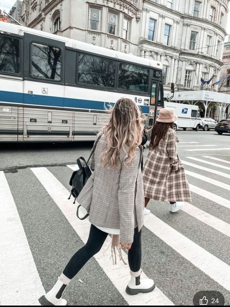 White Dr Martens Chelsea Boots, White Blundstone Outfit, Off White Chelsea Boots Outfit, Cream Dr Martens Outfit, Winter White Boots Outfit, White Chealse Boots Outfit, White And Black Boots Outfit, White Chelsea Doc Martens Outfit, White Dr Martens Outfit Winter